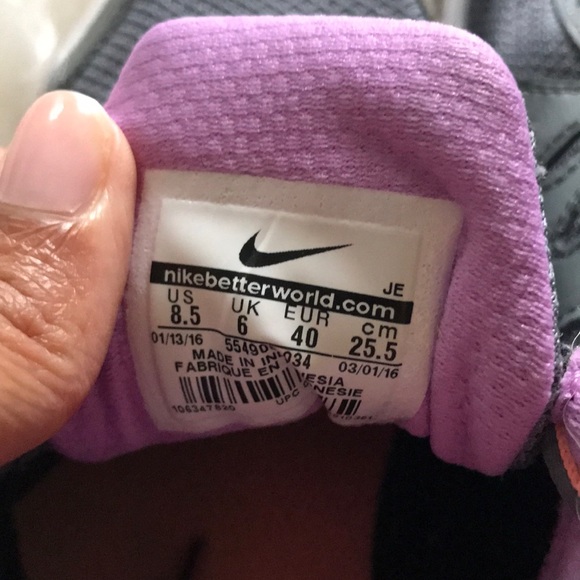 NIKE SHOES - Picture 4 of 5